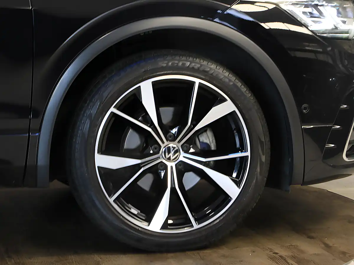Used 2021 Volkswagen Tiguan R-Line Deep Black - Interior and Exterior details 13