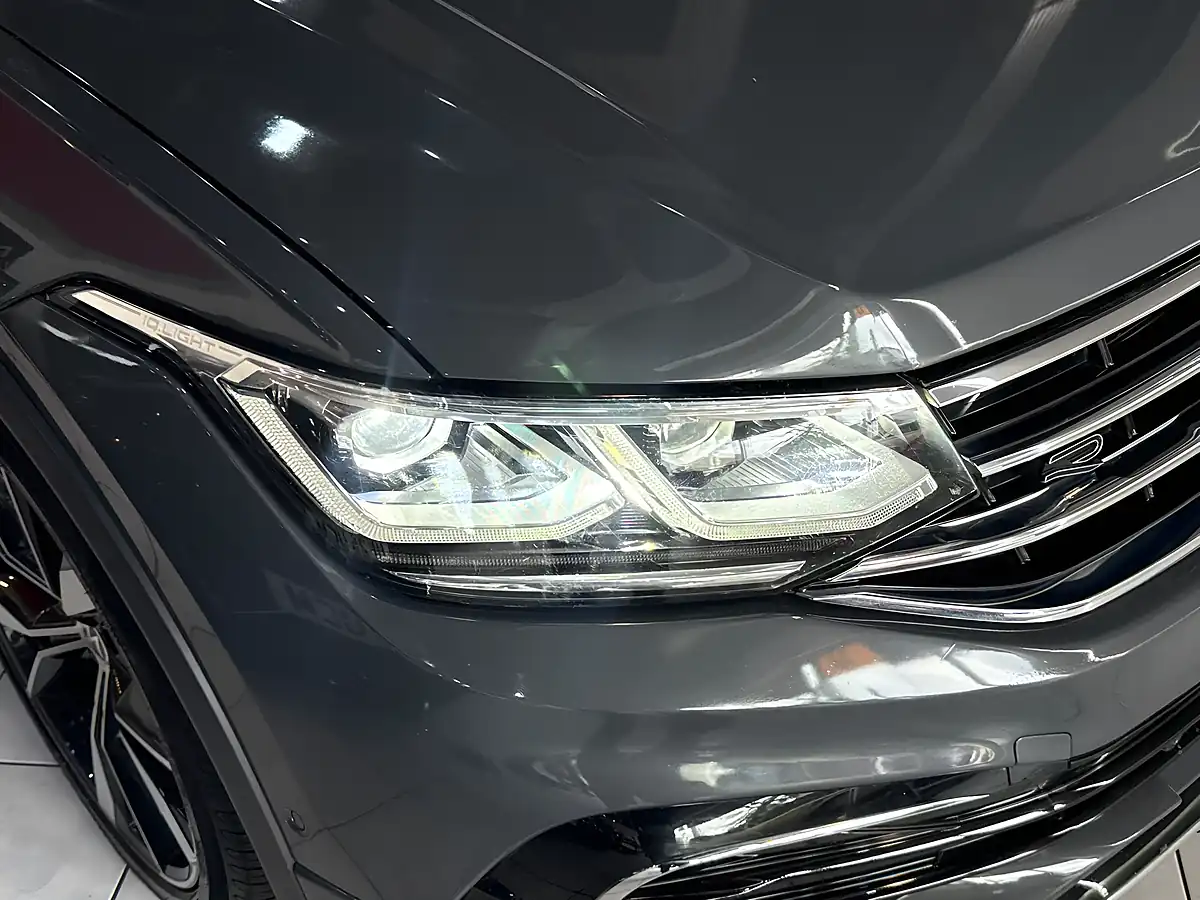 Used 2021 Volkswagen Tiguan R-Line Grey - Interior and Exterior details 3