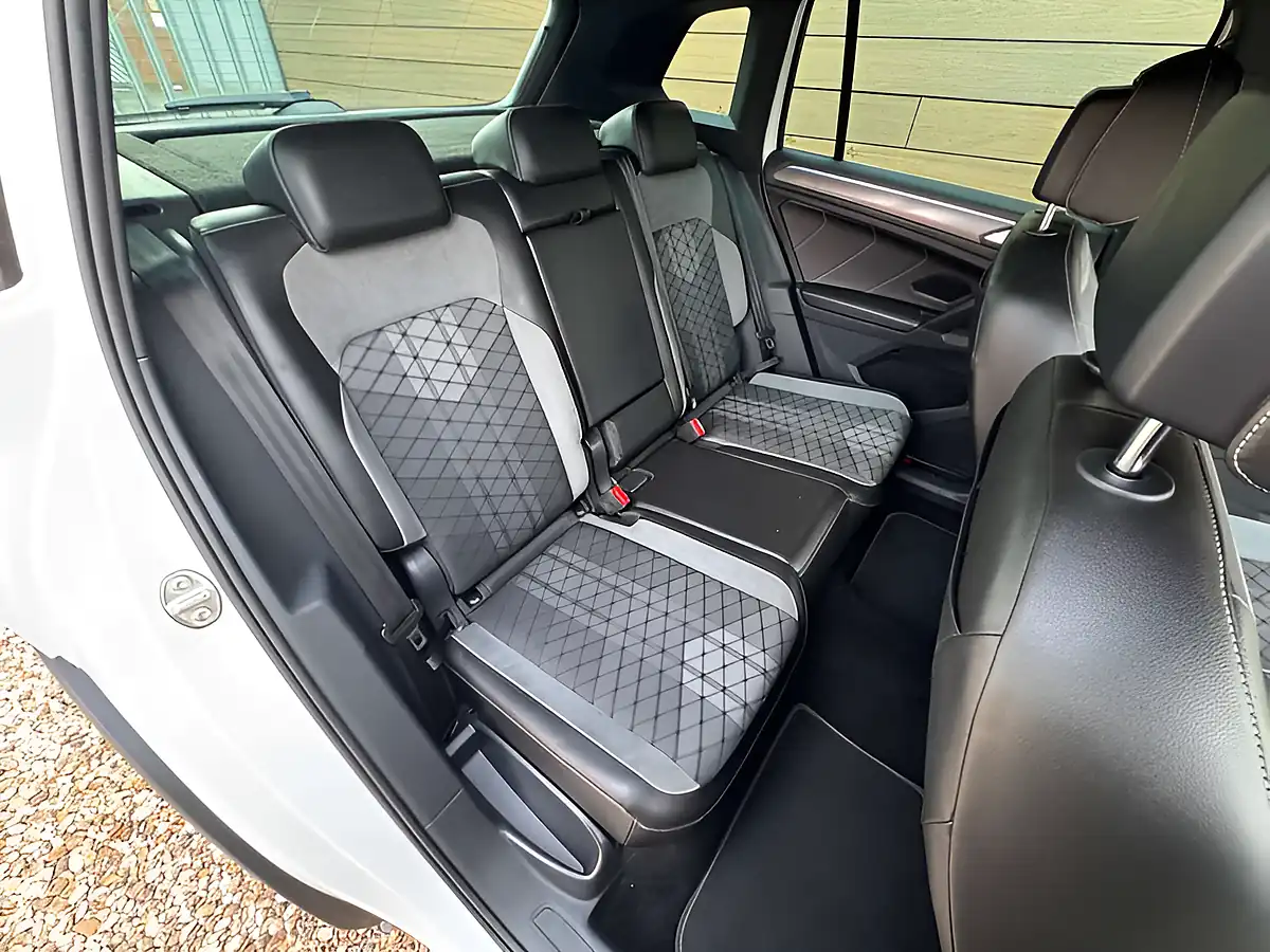 Used 2021 Volkswagen Tiguan R-Line Oryx White - Interior and Exterior details 14