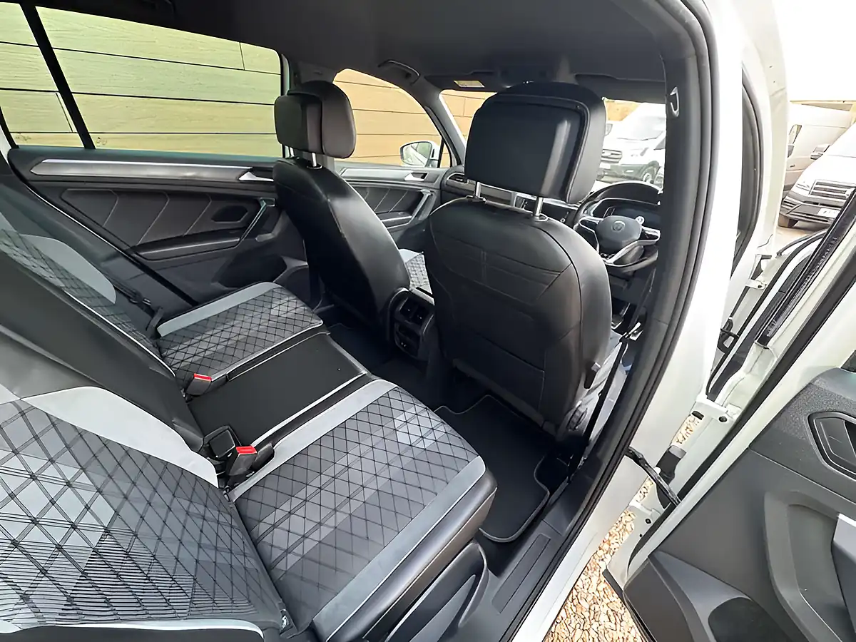Used 2021 Volkswagen Tiguan R-Line Oryx White - Interior and Exterior details 15