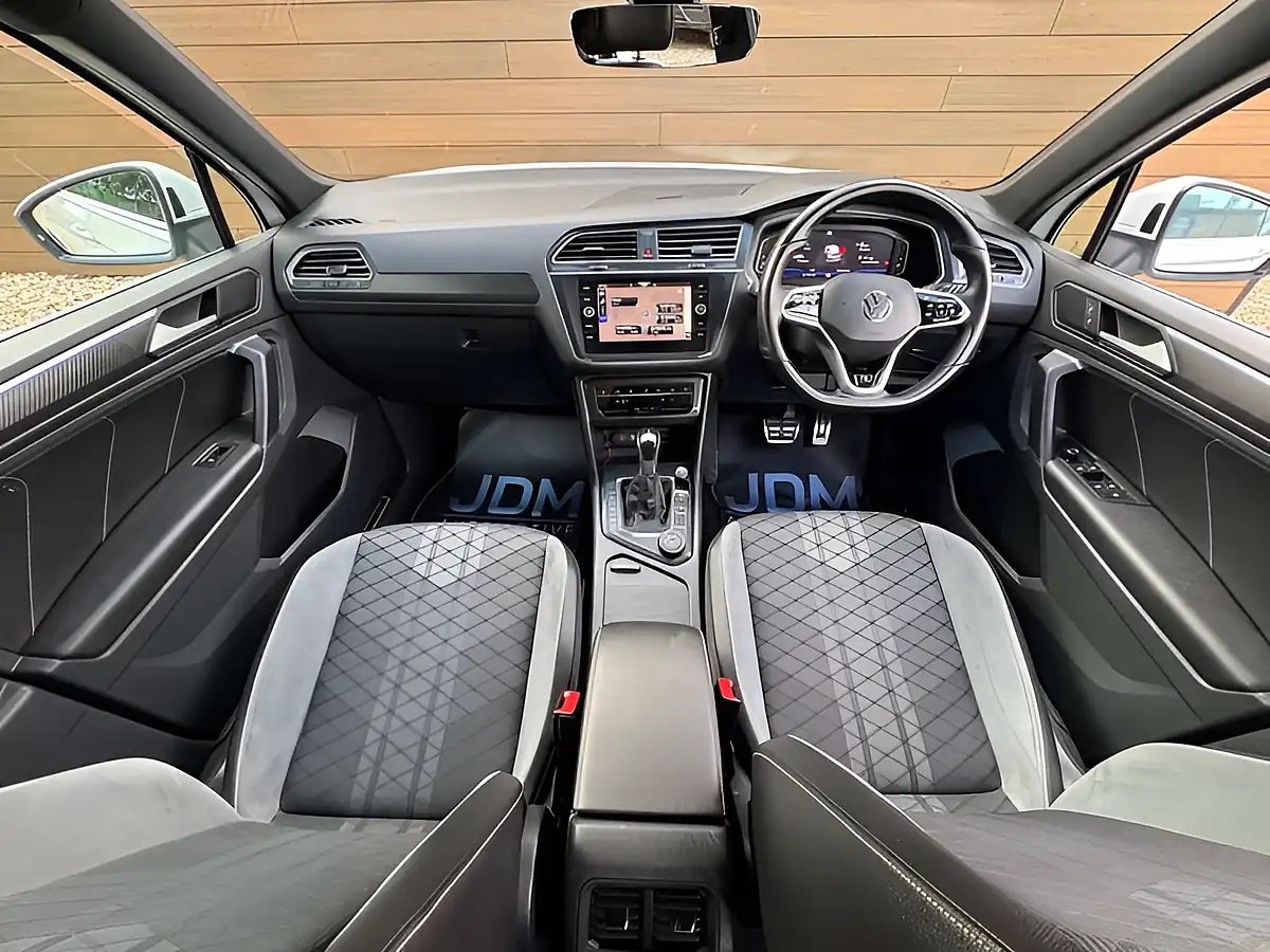 Used 2021 Volkswagen Tiguan R-Line Oryx White - Interior and Exterior details 16