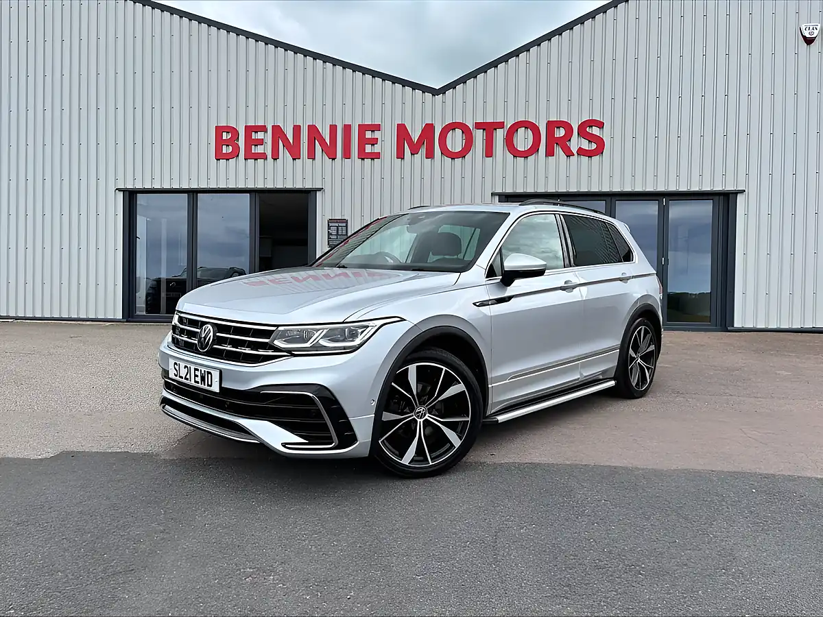 Used 2021 Volkswagen Tiguan R-Line Silver - Front View