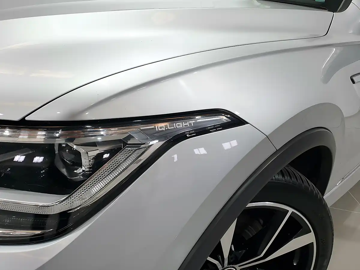 Used 2021 Volkswagen Tiguan R-Line Silver - Interior and Exterior details 13