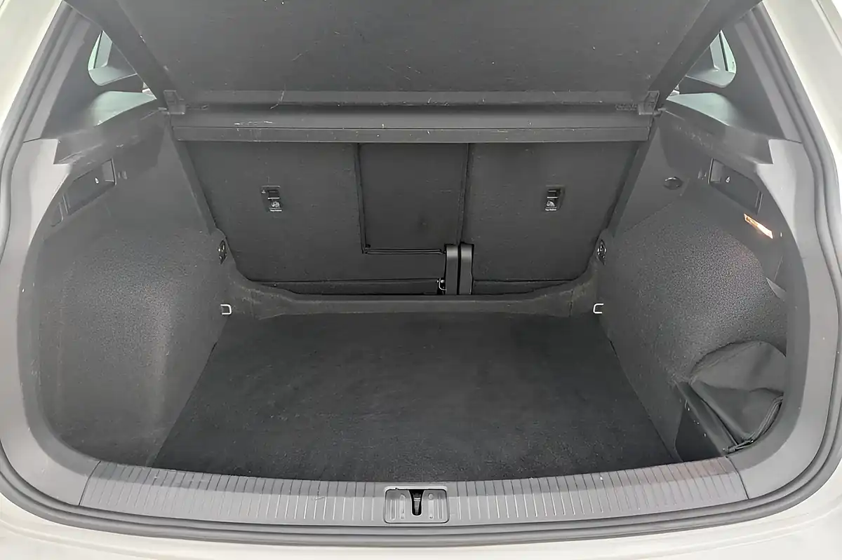 Used 2021 Volkswagen Tiguan R-Line White - Interior and Exterior details 17