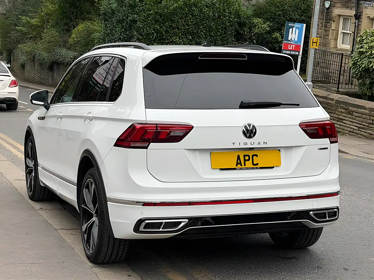 Used 2021 Volkswagen Tiguan R-Line White - Interior and Exterior details 4