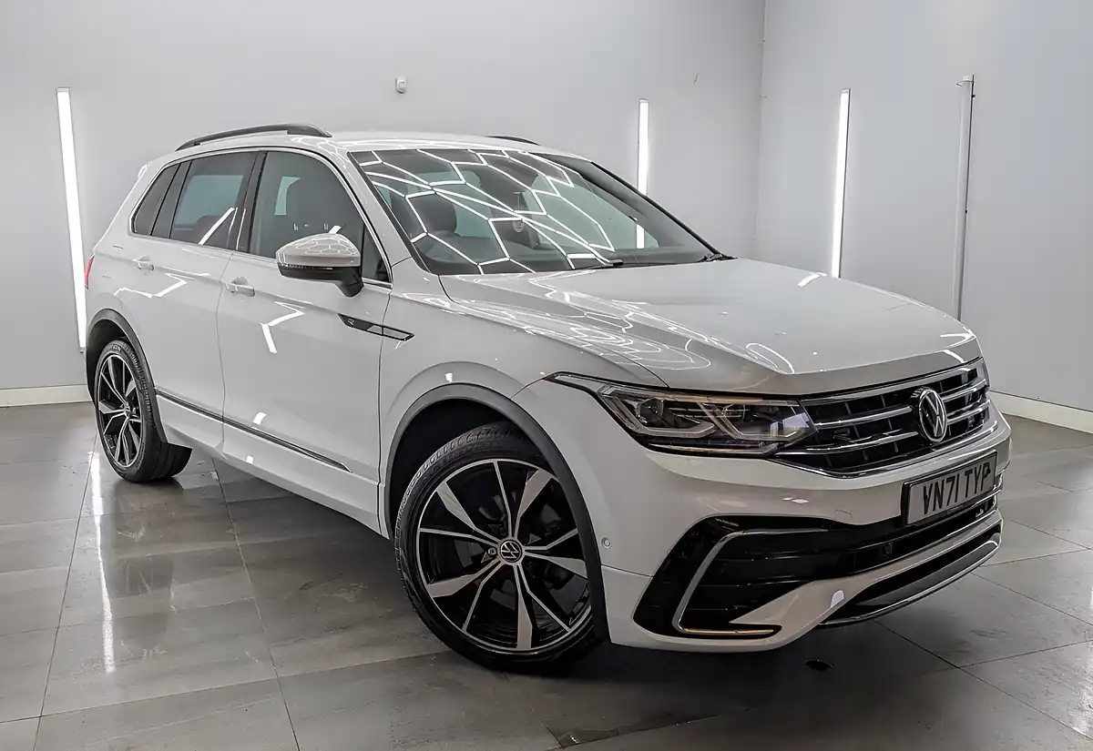 Used 2021 Volkswagen Tiguan R-Line White - Front View