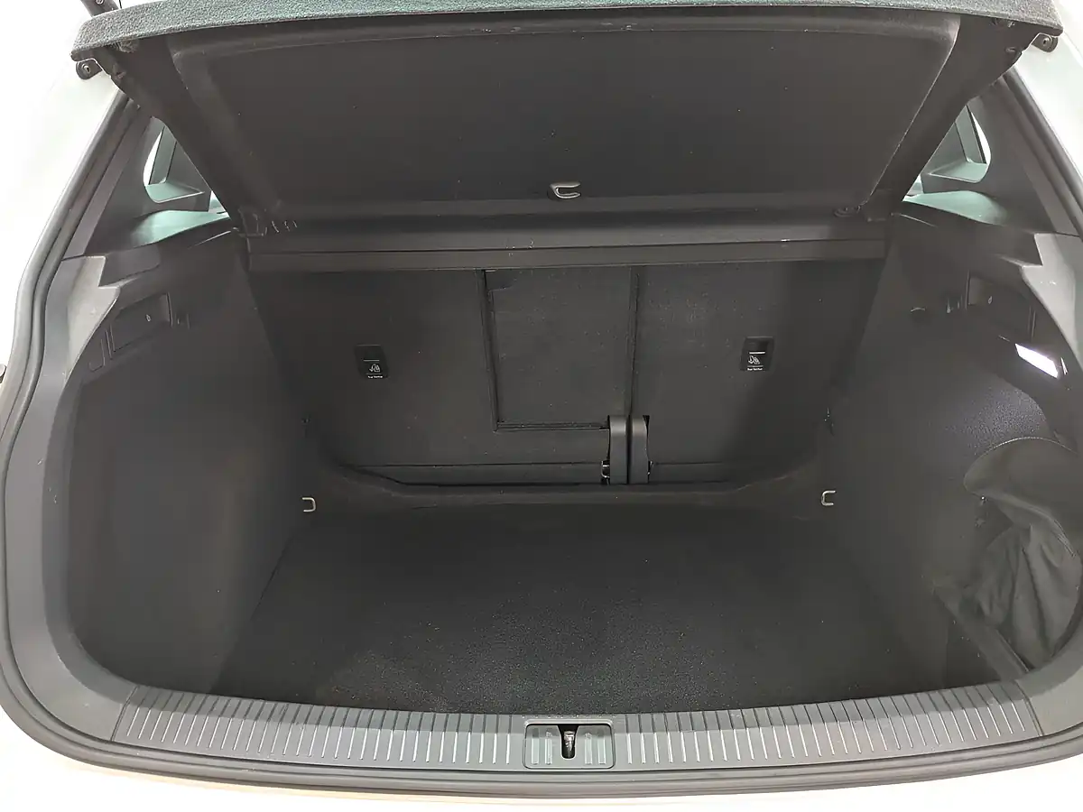 Used 2021 Volkswagen Tiguan R-Line White - Interior and Exterior details 10