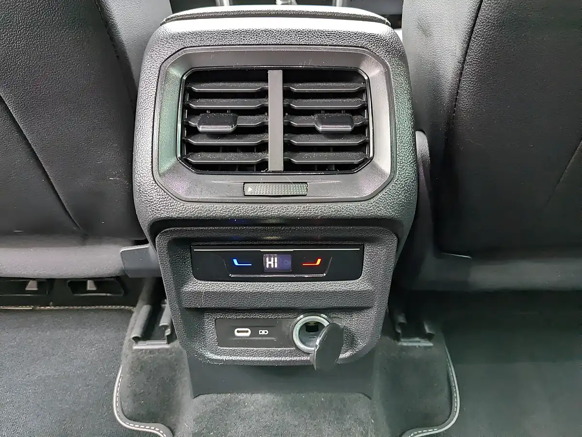 Used 2021 Volkswagen Tiguan R-Line White - Interior and Exterior details 18