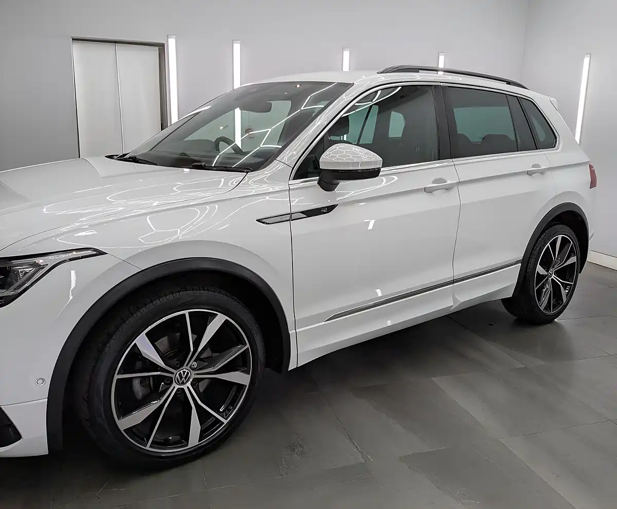 Used 2021 Volkswagen Tiguan R-Line White - Interior and Exterior details 3