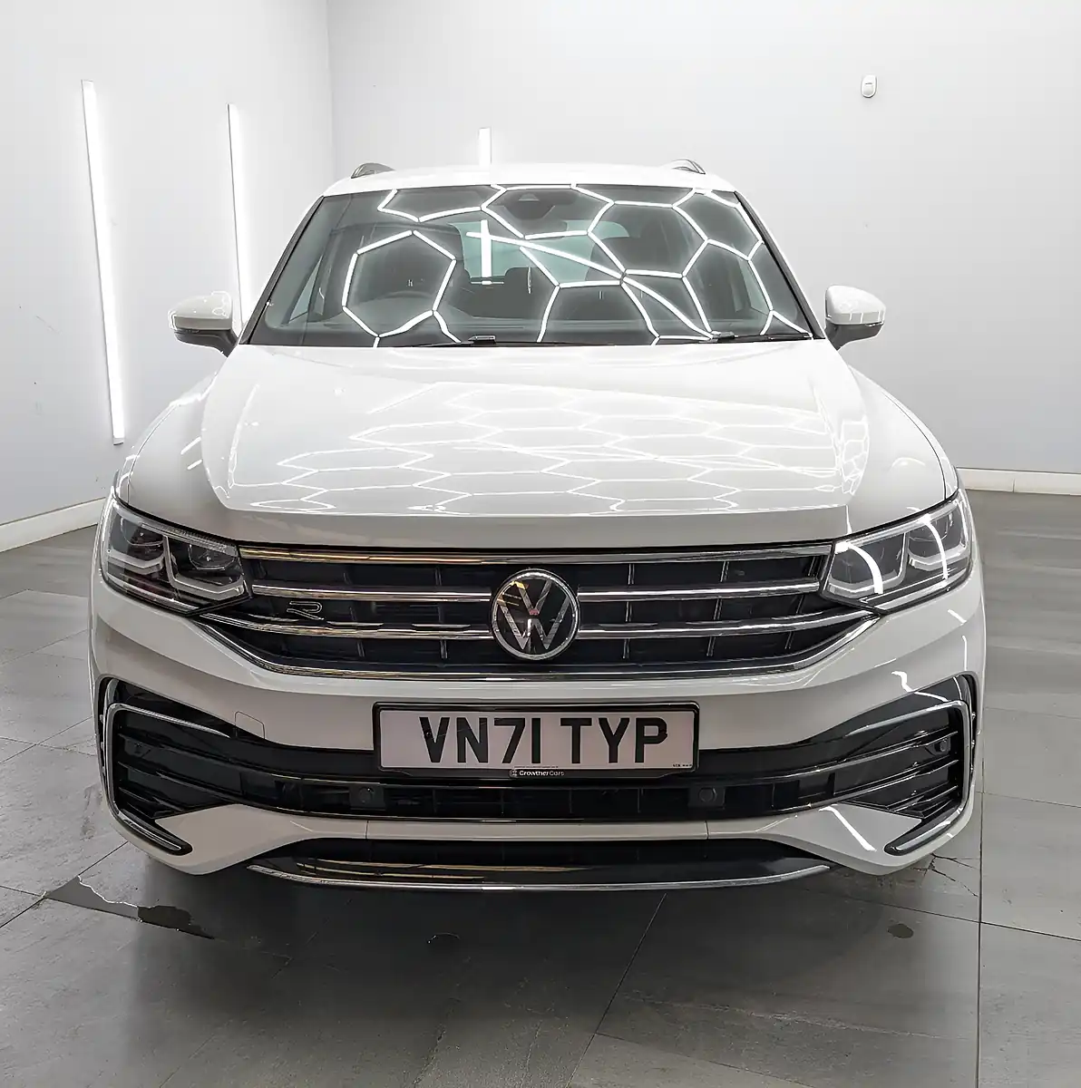 Used 2021 Volkswagen Tiguan R-Line White - Interior and Exterior details 4