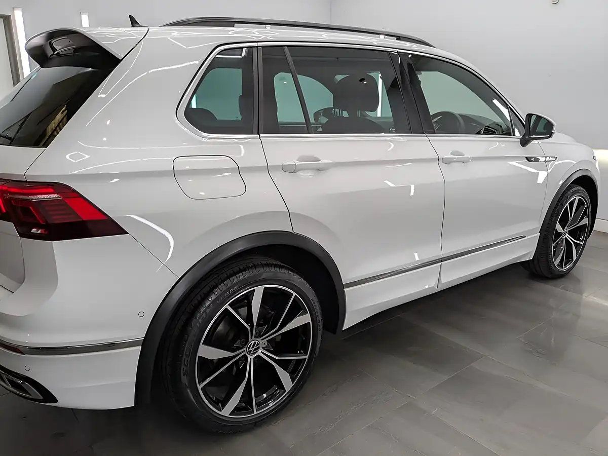 Used 2021 Volkswagen Tiguan R-Line White - Interior and Exterior details 8
