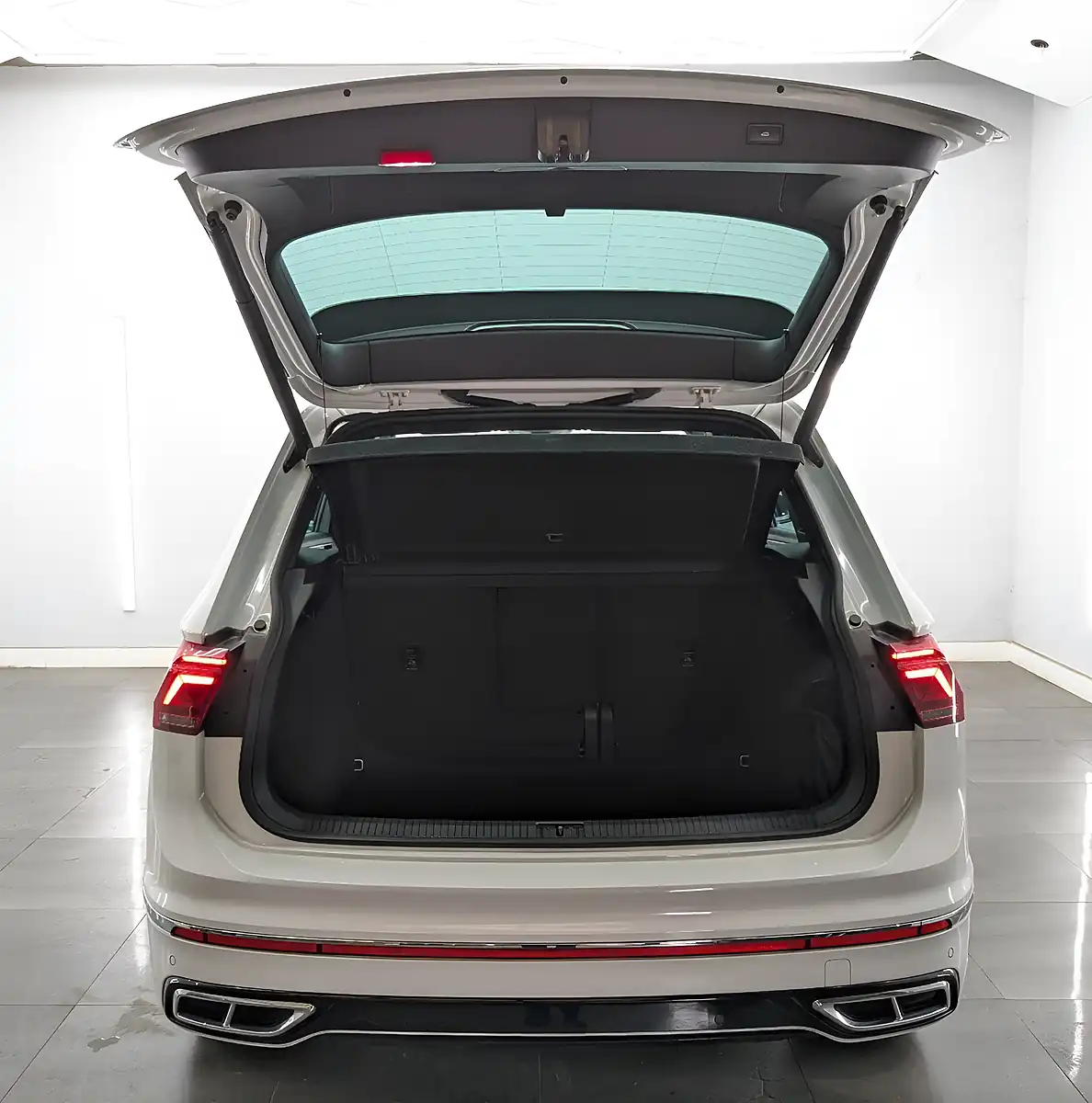 Used 2021 Volkswagen Tiguan R-Line White - Interior and Exterior details 9
