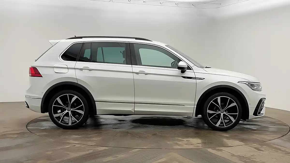 Used 2021 Volkswagen Tiguan R-Line White - Interior and Exterior details 4