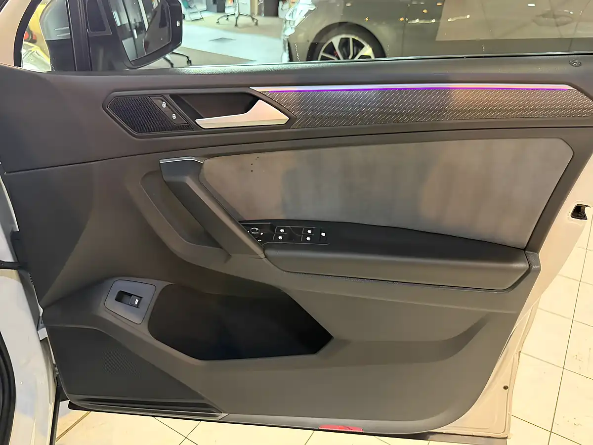 Used 2021 Volkswagen Tiguan R White - Interior and Exterior details 15