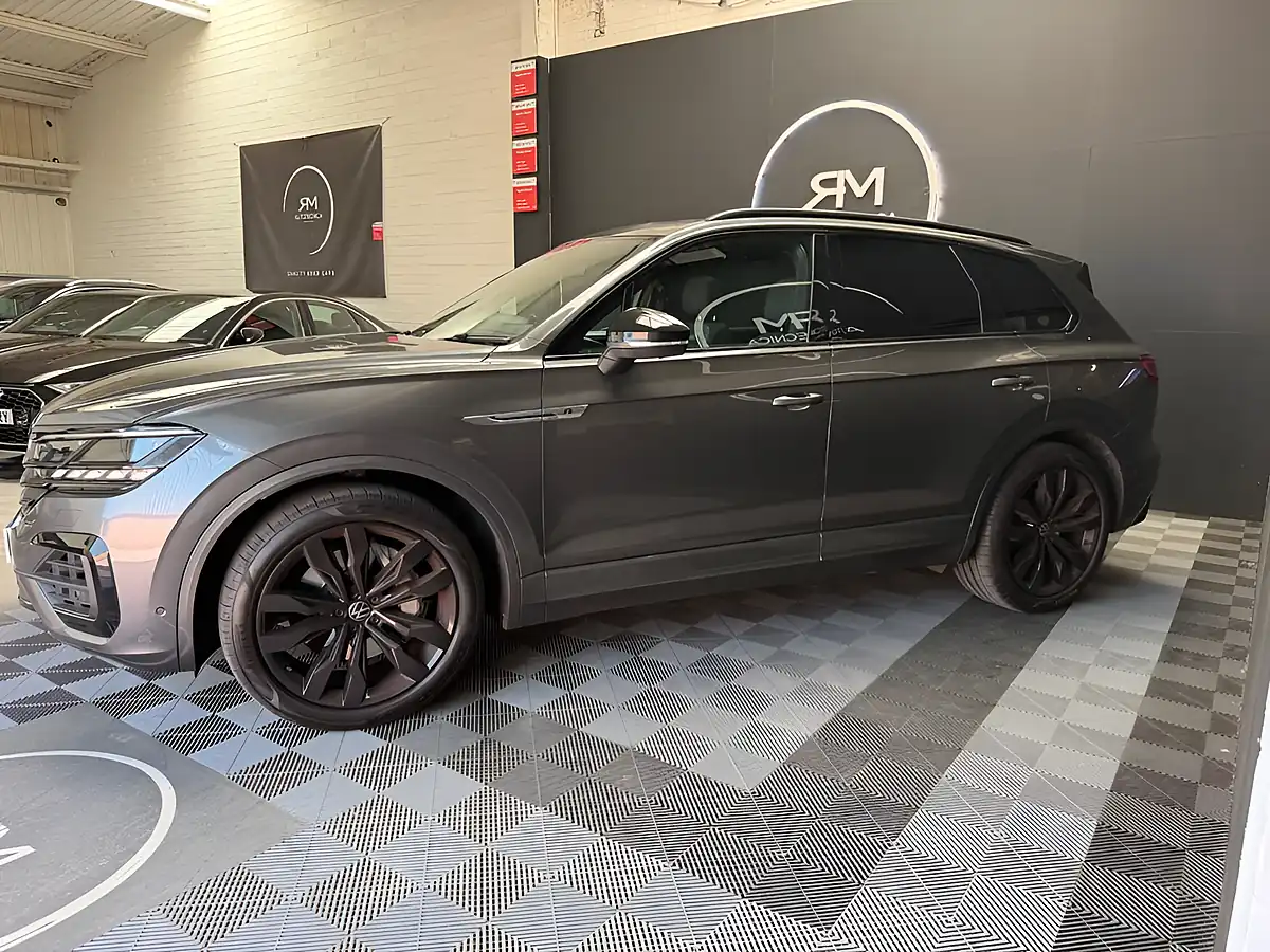 Used 2021 Volkswagen Touareg Black Edition R-Line Silicon Grey - Interior and Exterior details 5