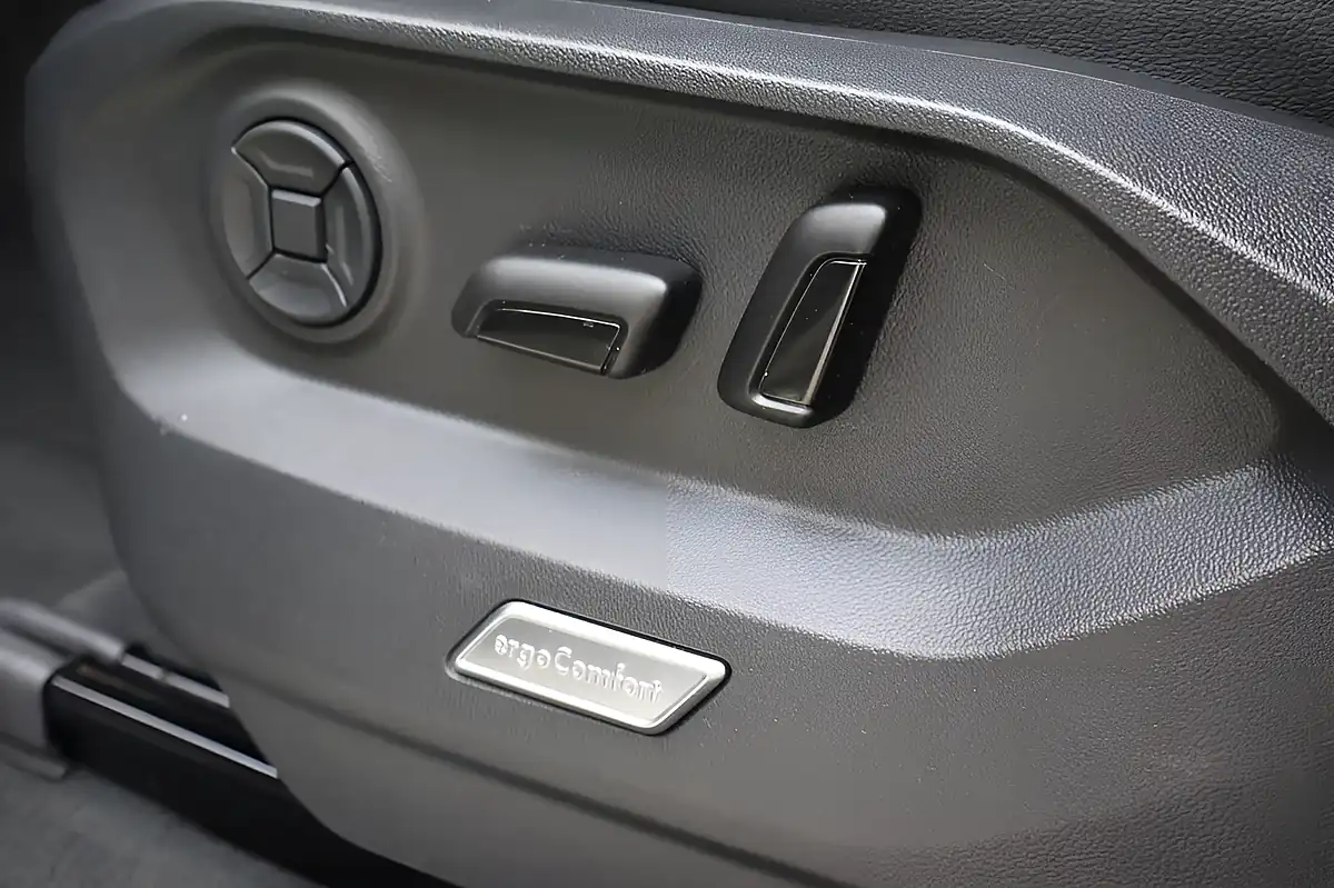Used 2021 Volkswagen Touareg Black Edition White - Interior and Exterior details 16