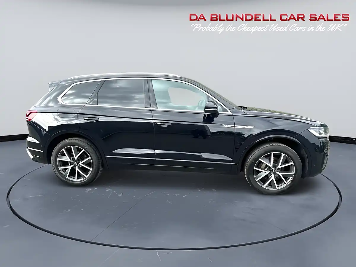 Used 2021 Volkswagen Touareg R-Line Black - Interior and Exterior details 3