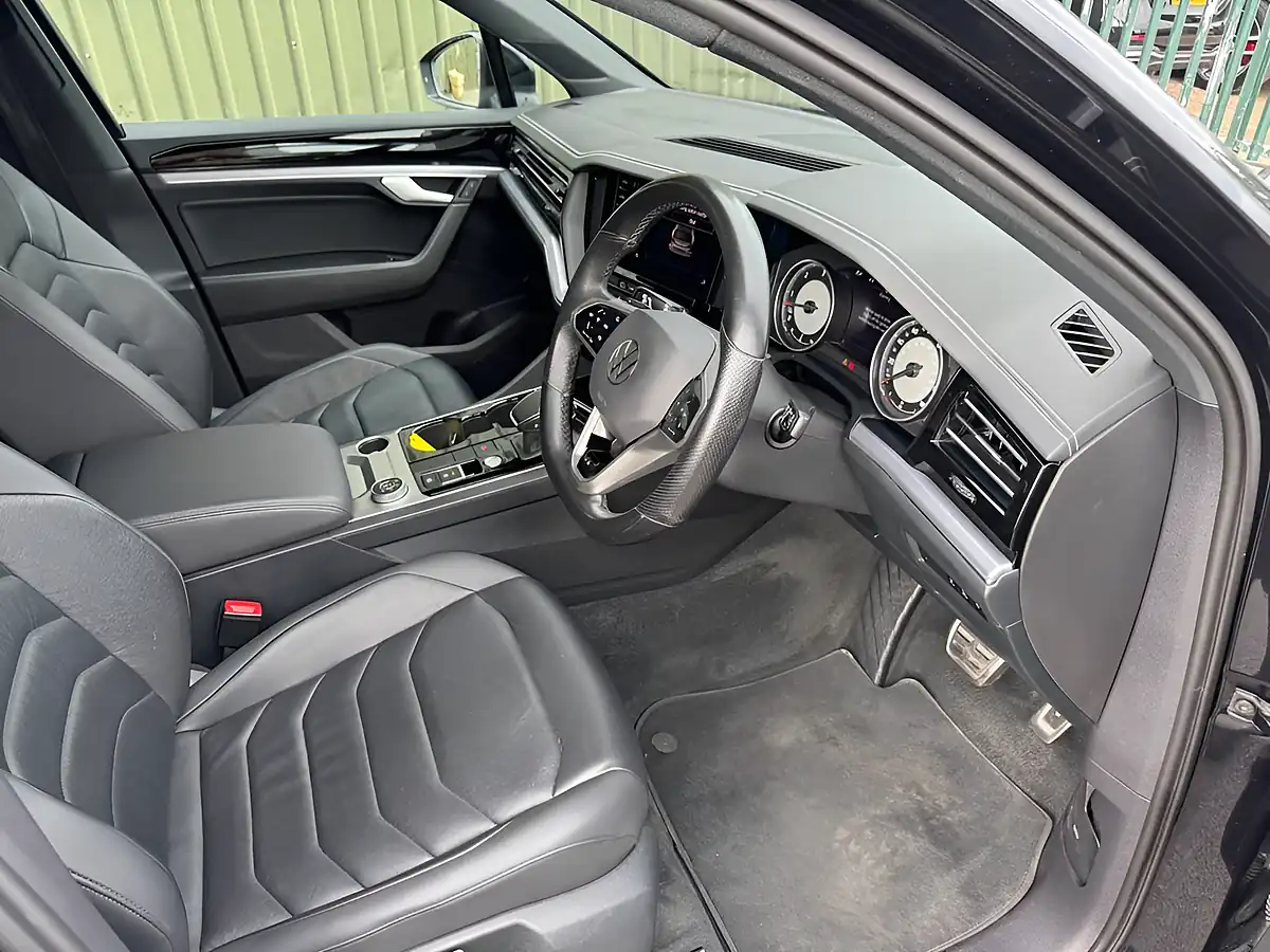 Used 2021 Volkswagen Touareg R-Line Black - Interior and Exterior details 4