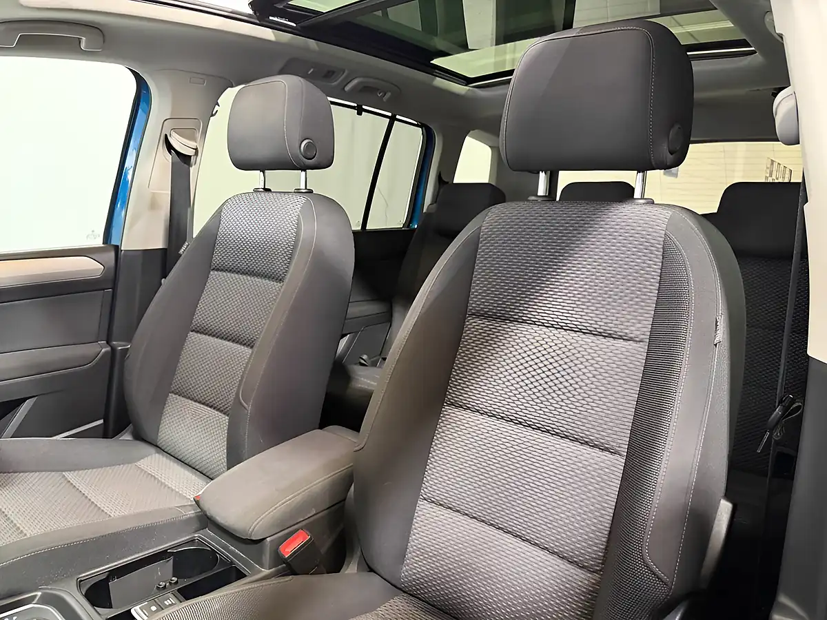 Used 2021 Volkswagen Touran Se Family Atlantic Blue - Interior and Exterior details 12