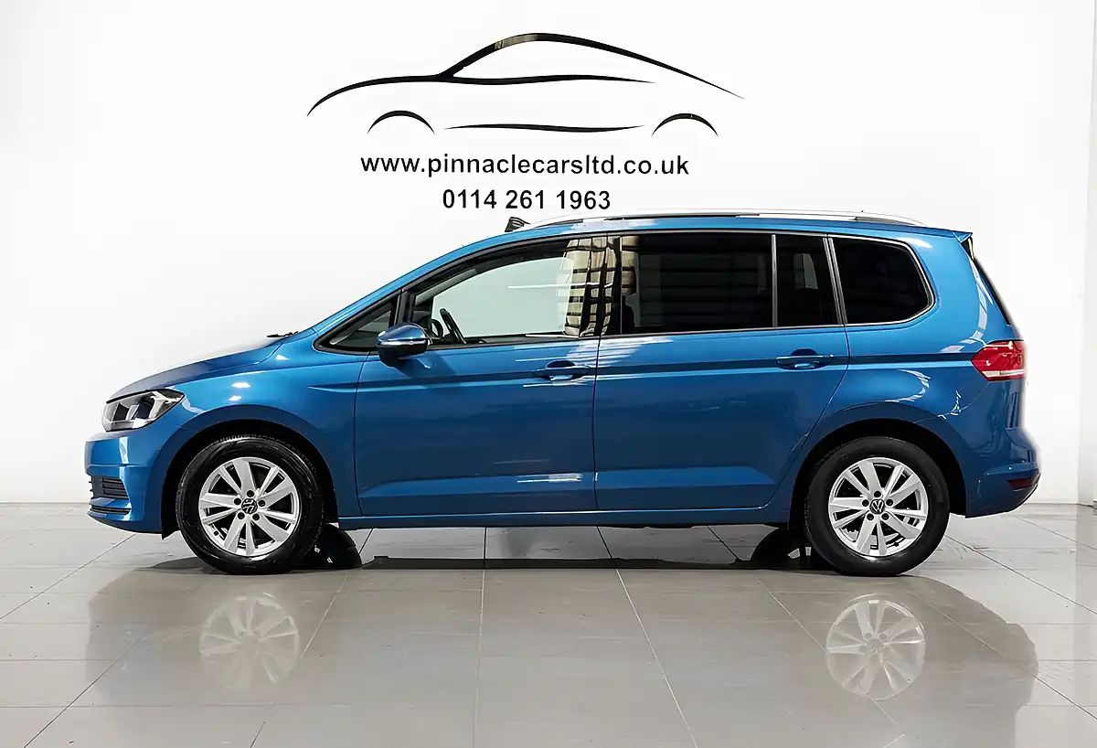 Used 2021 Volkswagen Touran Se Family Atlantic Blue - Interior and Exterior details 9