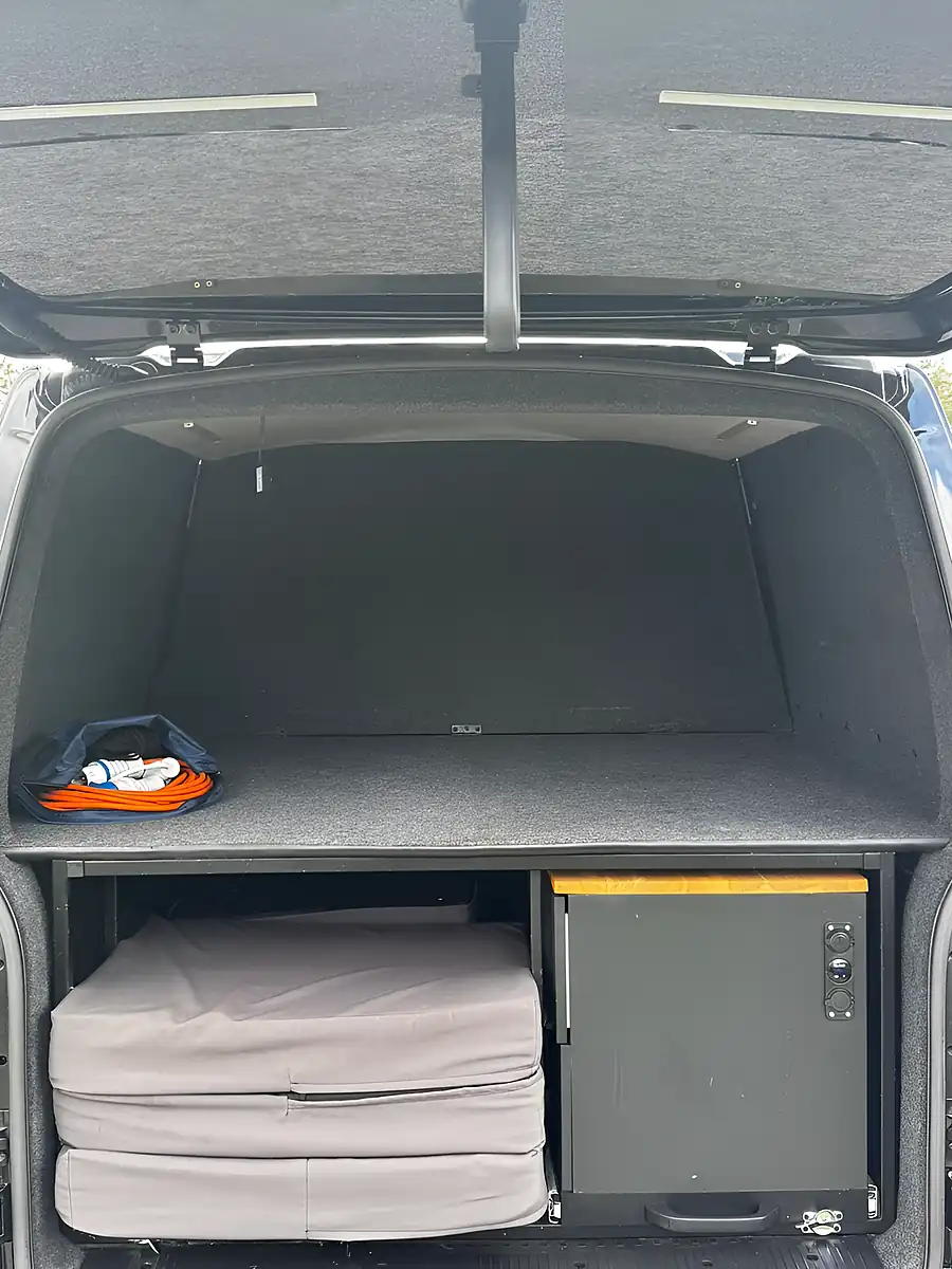 Used 2021 Volkswagen Transporter Highline Black - Interior and Exterior details 12