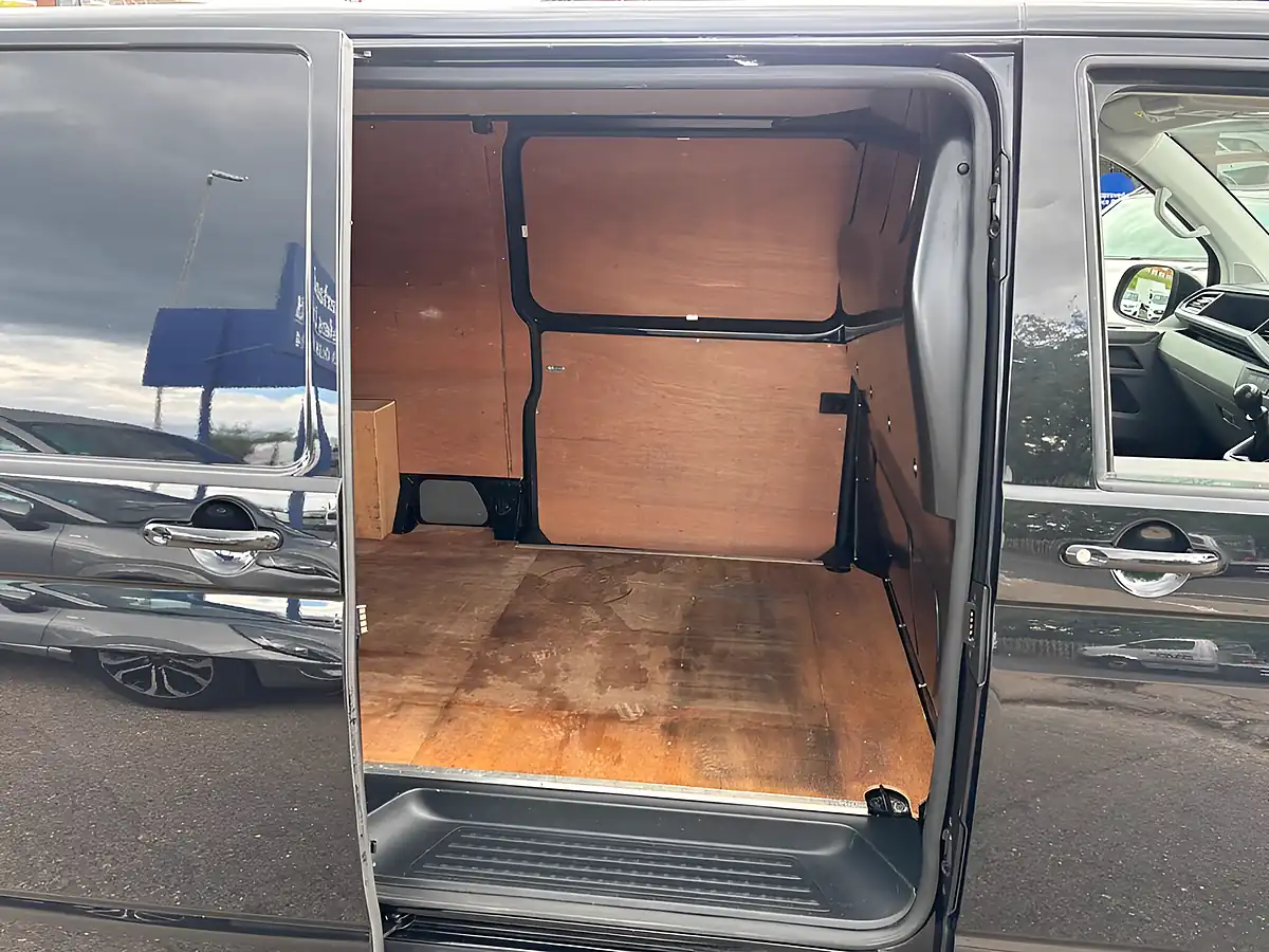 Used 2021 Volkswagen Transporter Highline Black - Interior and Exterior details 16