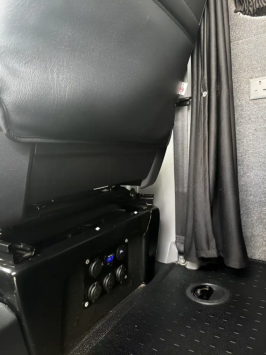 Used 2021 Volkswagen Transporter Highline Black - Interior and Exterior details 12