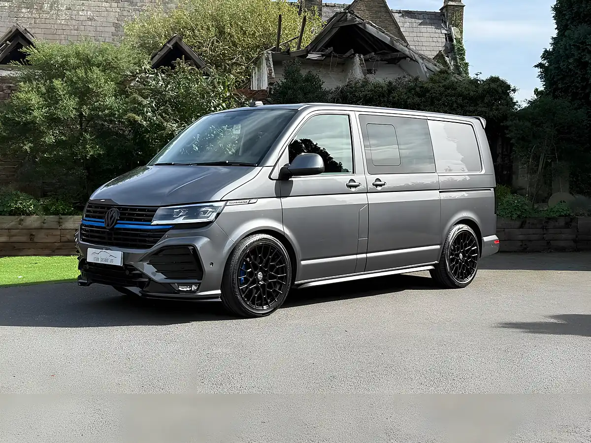 Used 2021 Volkswagen Transporter Highline Grey - Front View