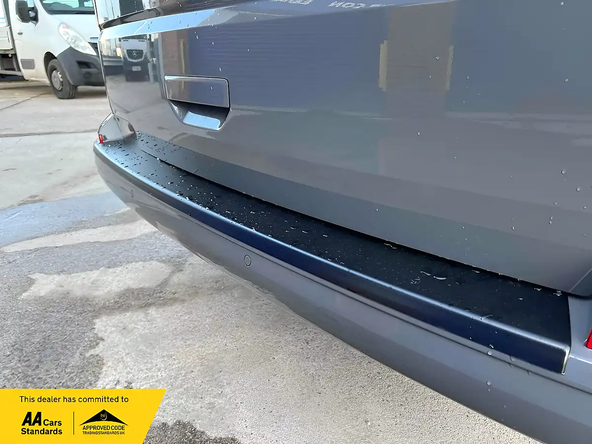 Used 2021 Volkswagen Transporter Highline Kombi Pure Grey - Interior and Exterior details 11