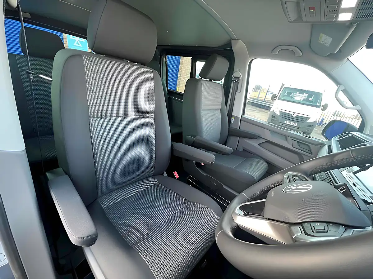 Used 2021 Volkswagen Transporter Highline Kombi Pure Grey - Interior and Exterior details 14