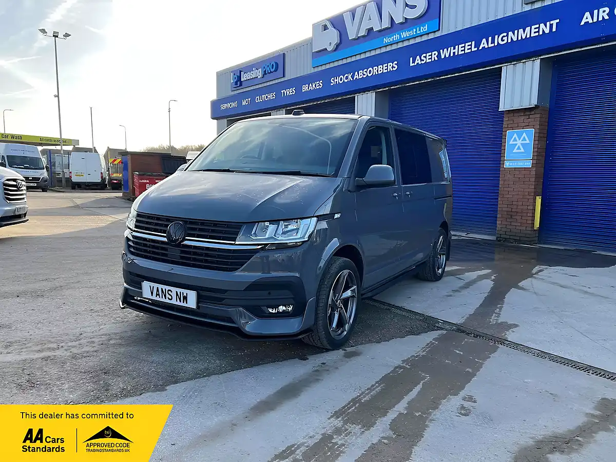 Used 2021 Volkswagen Transporter Highline Kombi Pure Grey - Interior and Exterior details 2