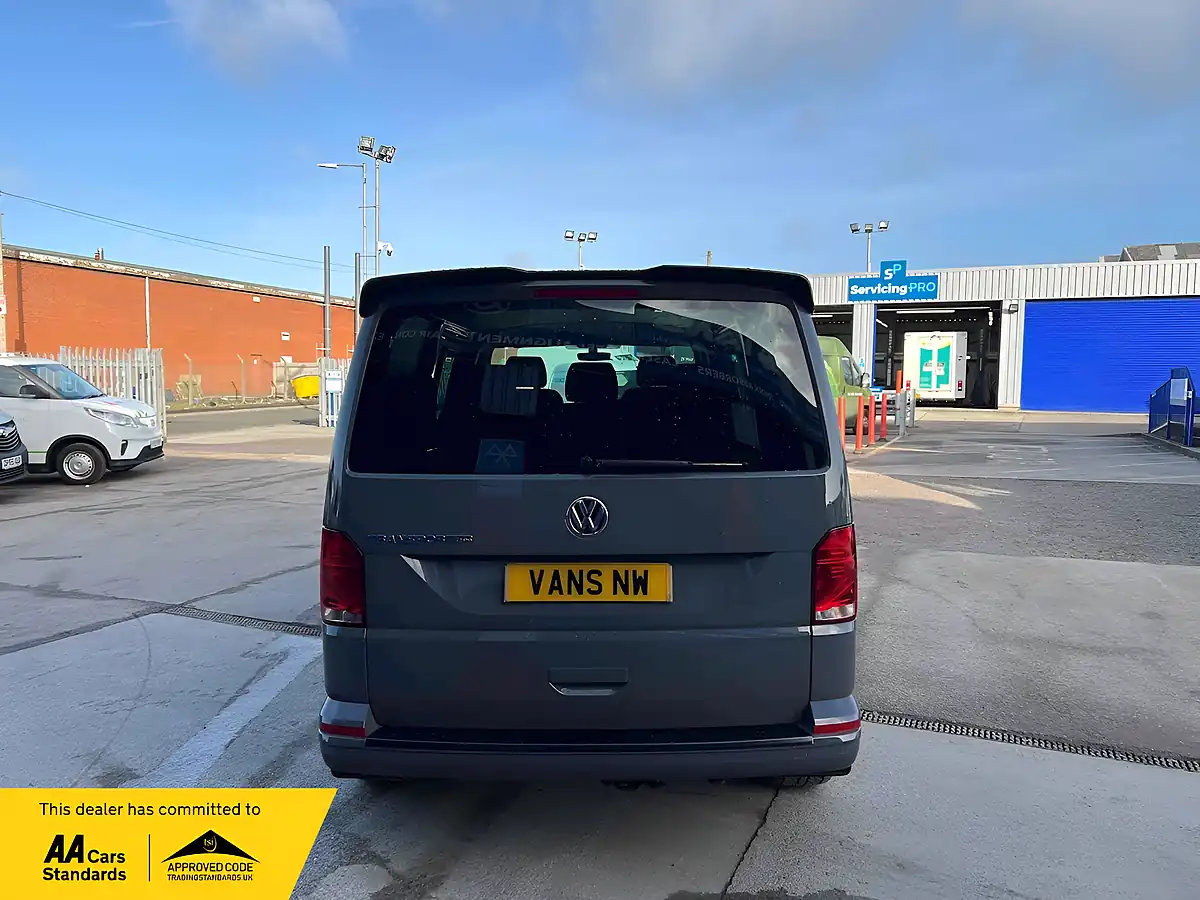 Used 2021 Volkswagen Transporter Highline Kombi Pure Grey - Interior and Exterior details 5