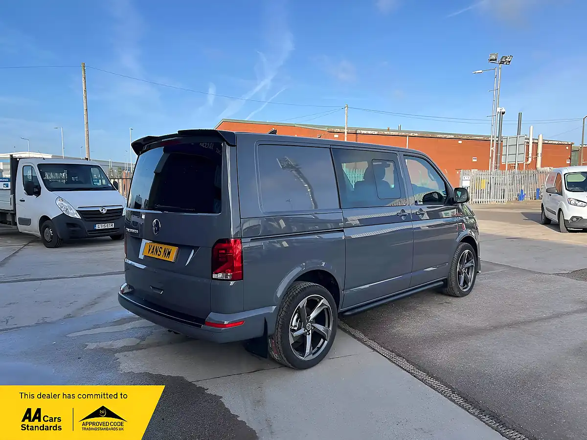 Used 2021 Volkswagen Transporter Highline Kombi Pure Grey - Interior and Exterior details 6