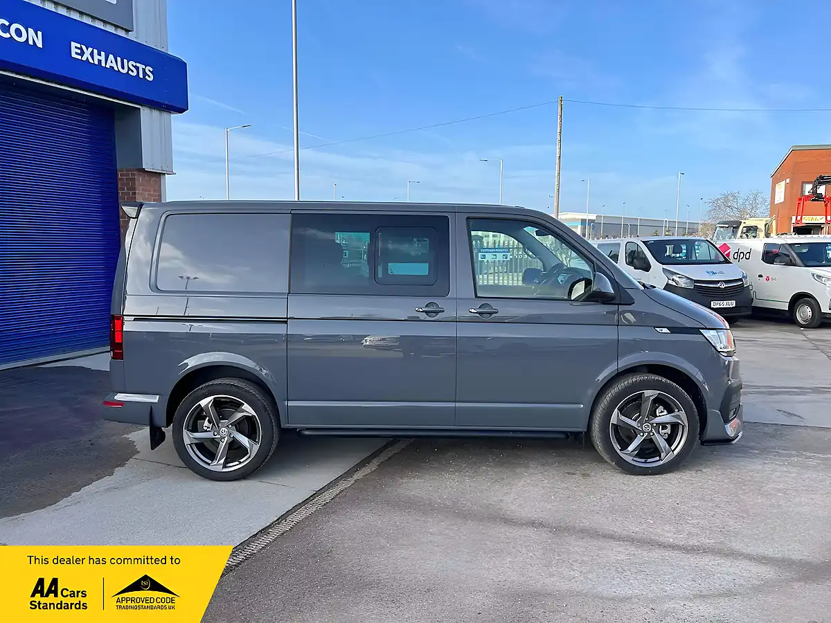 Used 2021 Volkswagen Transporter Highline Kombi Pure Grey - Interior and Exterior details 7