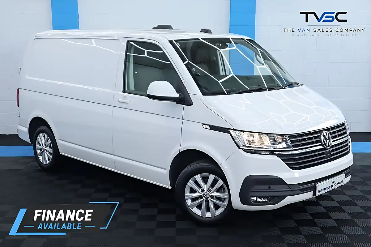 Used 2021 Volkswagen Transporter Highline White - Front View