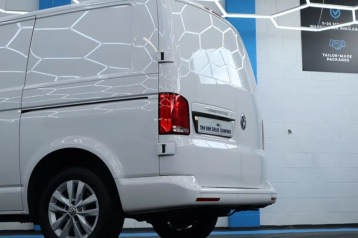 Used 2021 Volkswagen Transporter Highline White - Interior and Exterior details 10