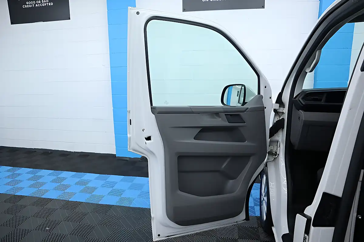 Used 2021 Volkswagen Transporter Highline White - Interior and Exterior details 15