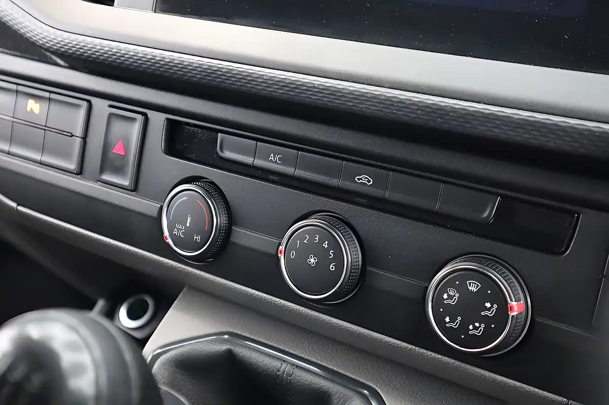 Used 2021 Volkswagen Transporter Highline White - Interior and Exterior details 18