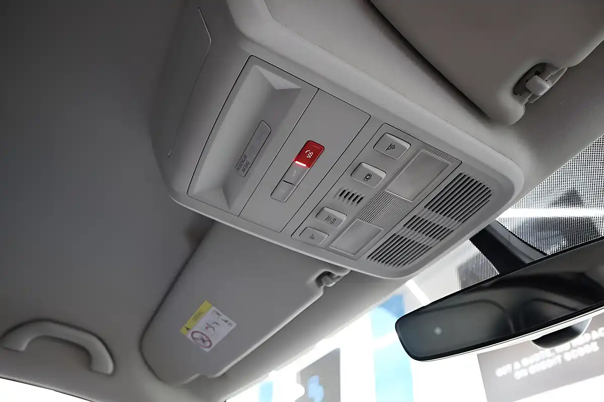 Used 2021 Volkswagen Transporter Highline White - Interior and Exterior details 20