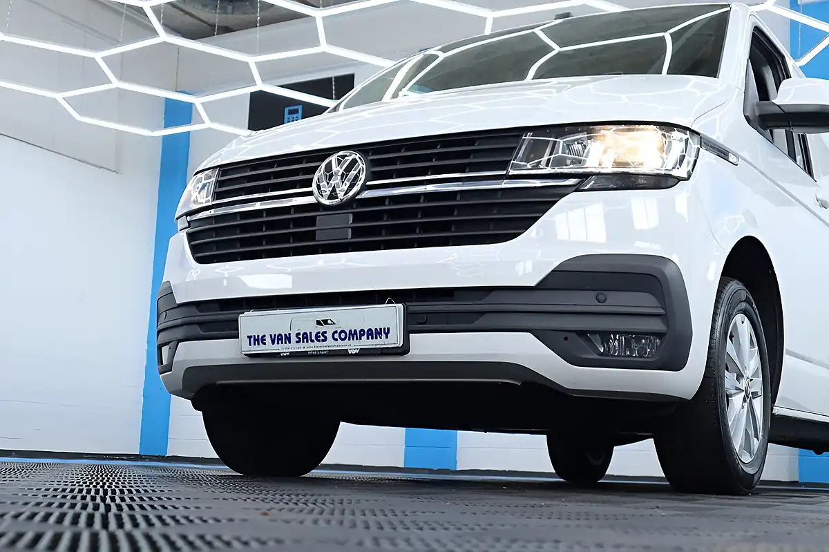 Used 2021 Volkswagen Transporter Highline White - Interior and Exterior details 5