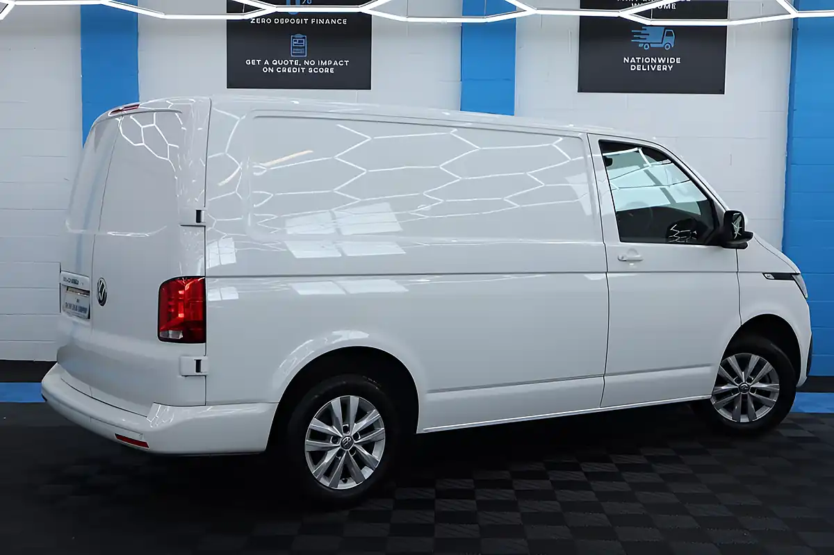 Used 2021 Volkswagen Transporter Highline White - Interior and Exterior details 9