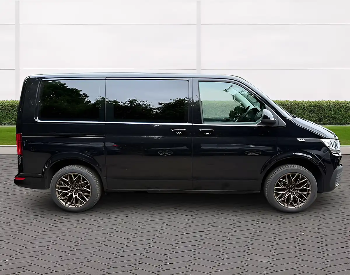 Used 2021 Volkswagen Transporter Se Black - Interior and Exterior details 3