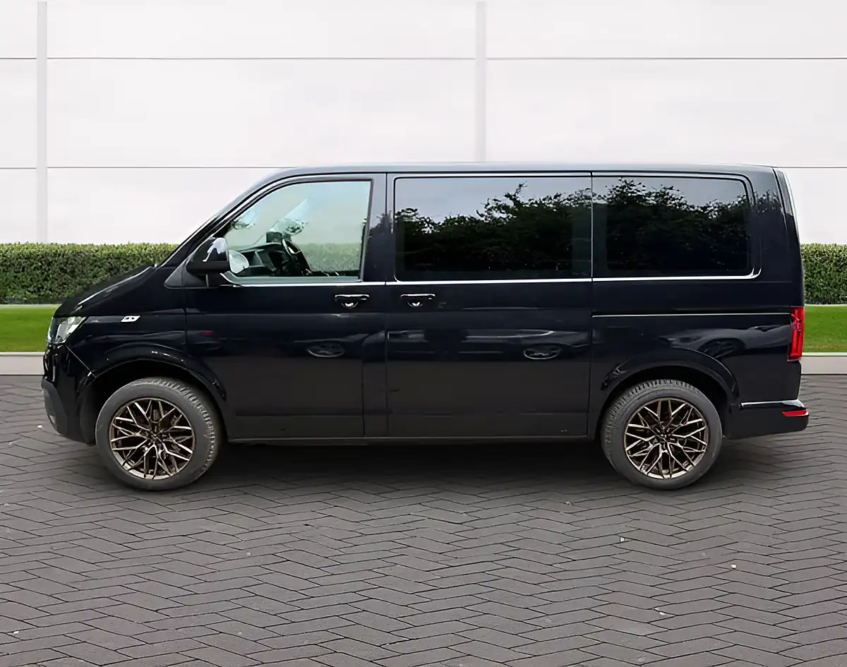 Used 2021 Volkswagen Transporter Se Black - Interior and Exterior details 9