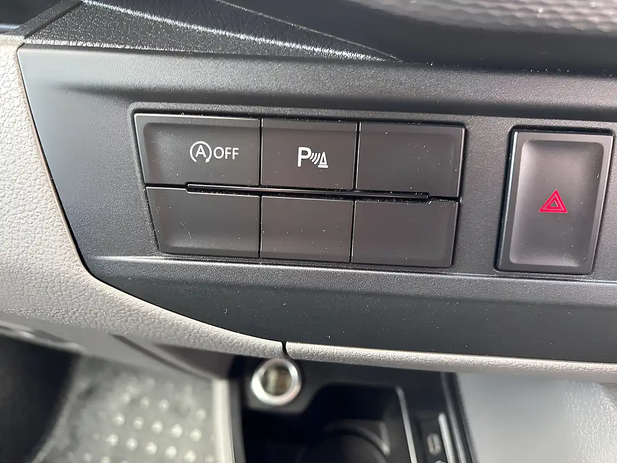 Used 2021 Volkswagen Transporter Shuttle S Black - Interior and Exterior details 16
