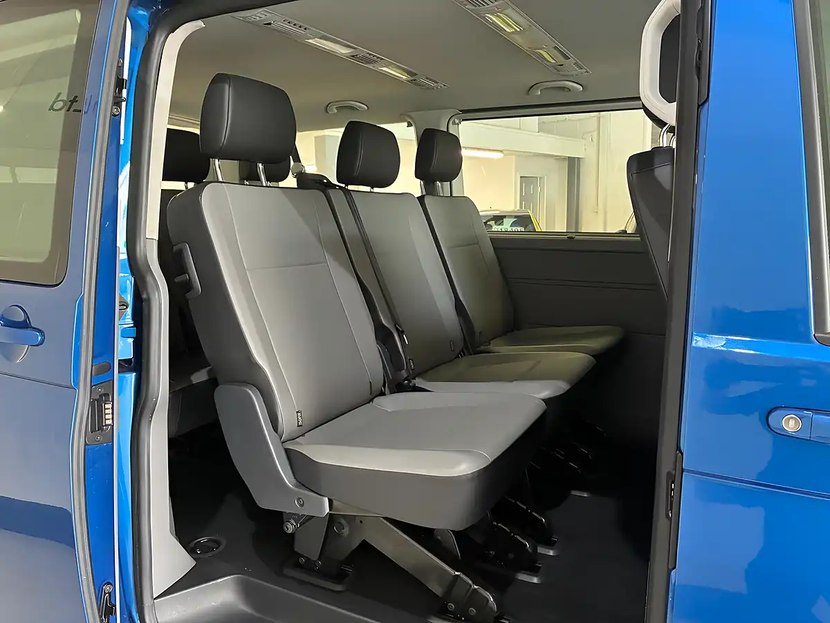 Used 2021 Volkswagen Transporter Shuttle Se Blue - Interior and Exterior details 12