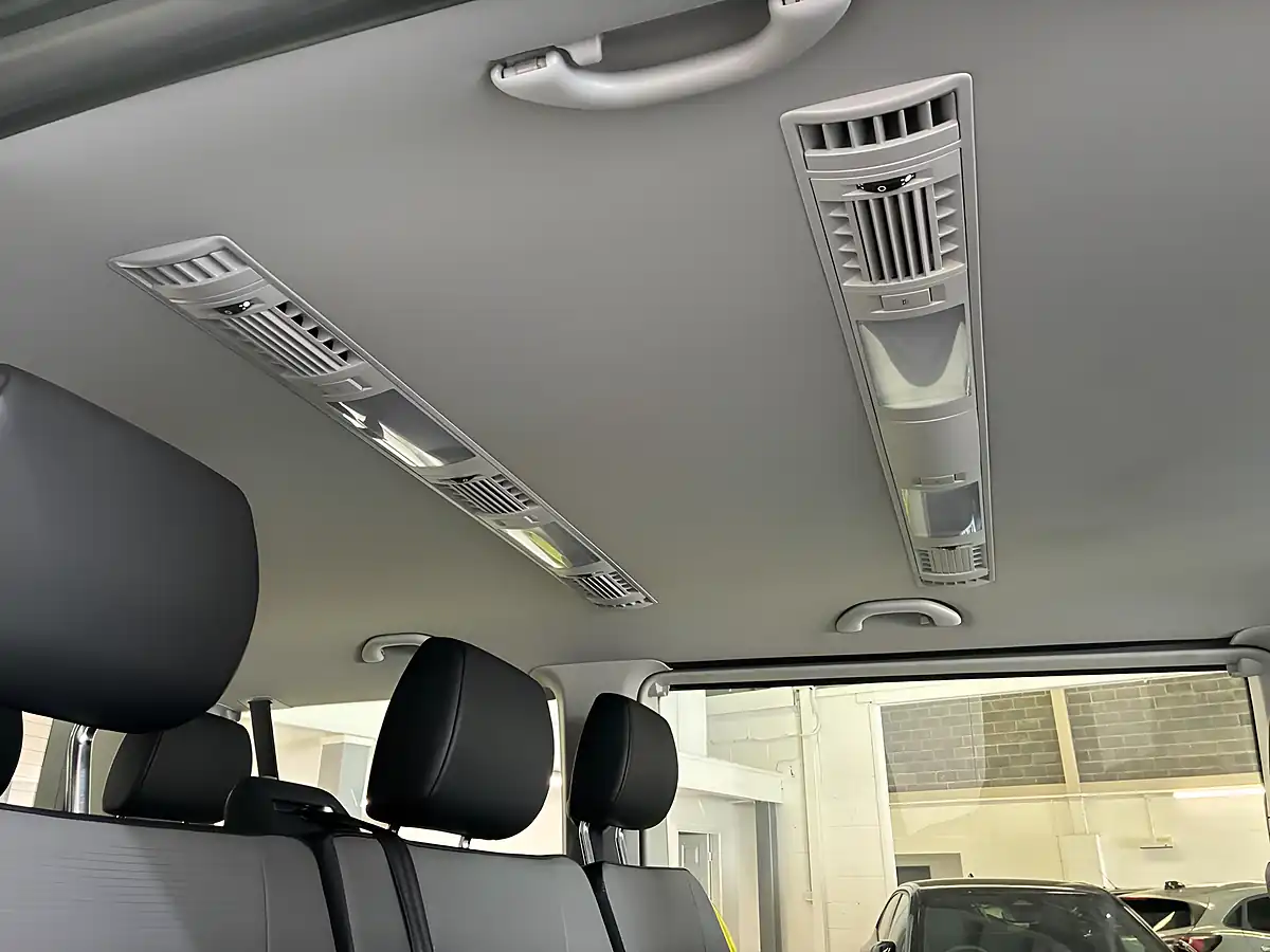 Used 2021 Volkswagen Transporter Shuttle Se Blue - Interior and Exterior details 14