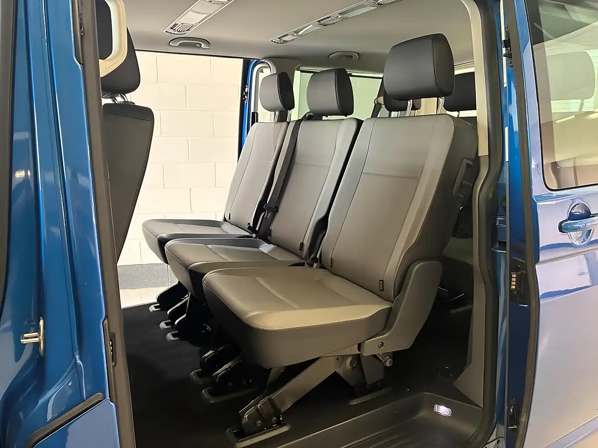 Used 2021 Volkswagen Transporter Shuttle Se Blue - Interior and Exterior details 15