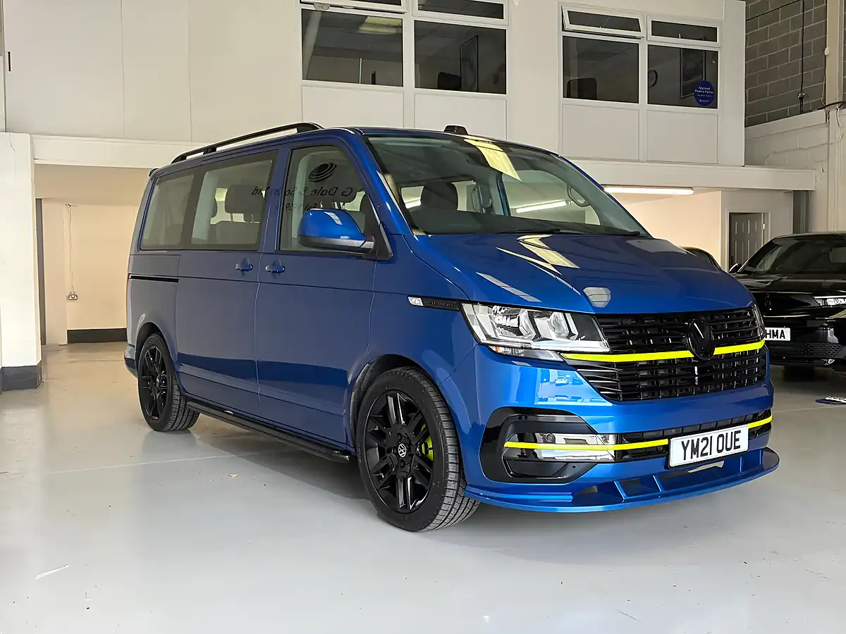 Used 2021 Volkswagen Transporter Shuttle Se Blue - Interior and Exterior details 3