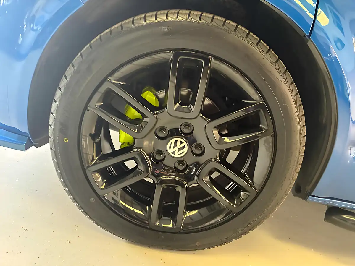 Used 2021 Volkswagen Transporter Shuttle Se Blue - Interior and Exterior details 9
