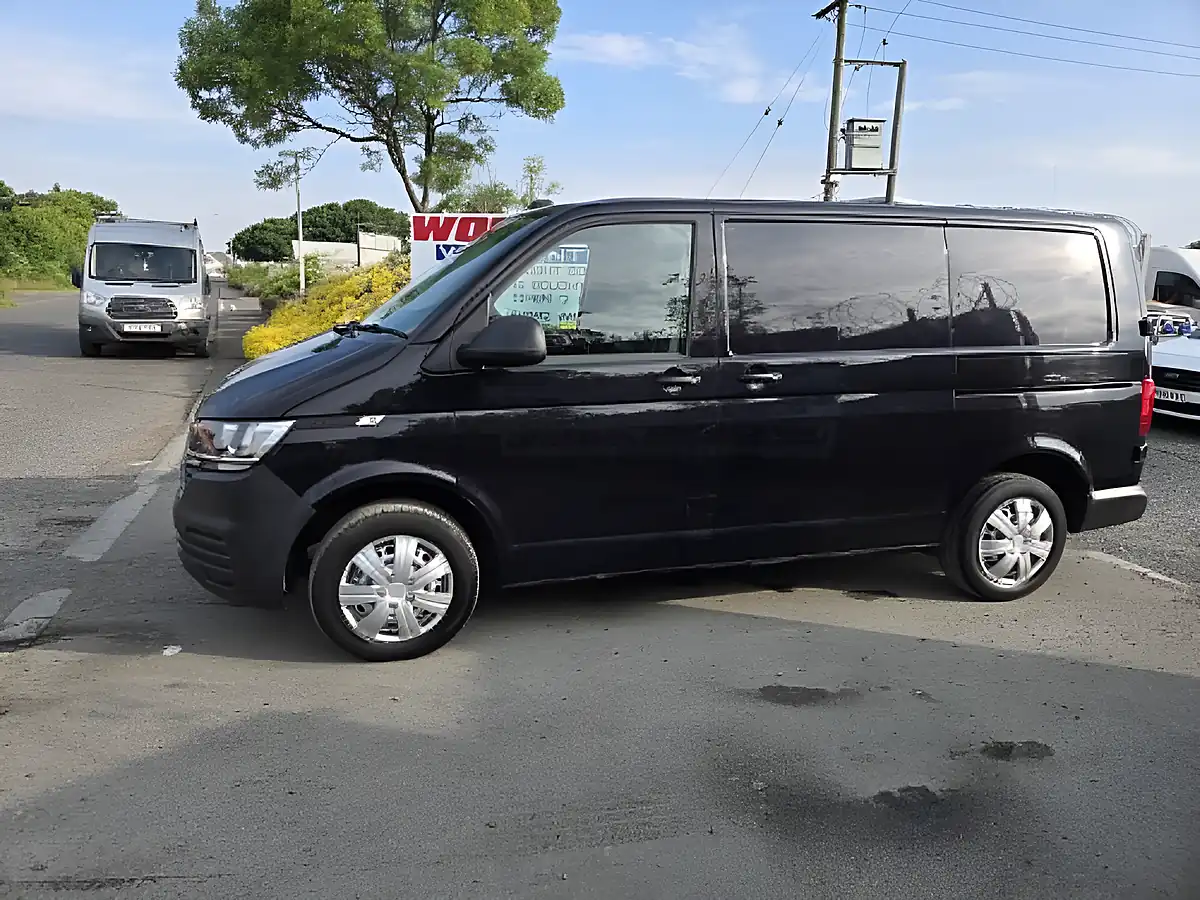 Used 2021 Volkswagen Transporter Startline Black - Interior and Exterior details 4